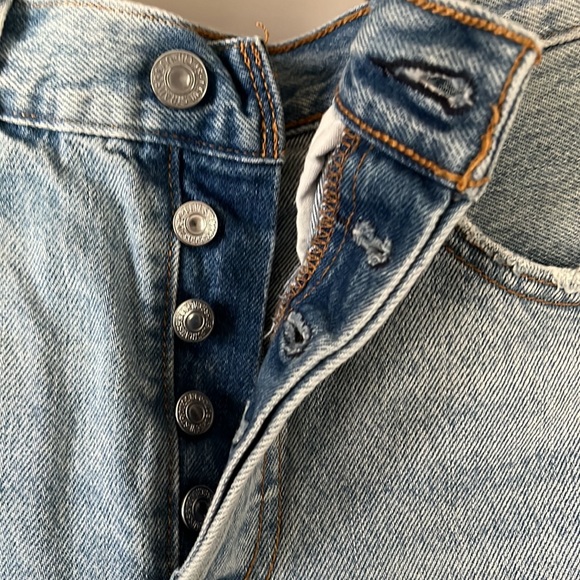 Levi’s 501 Jean Short - Picture 5 of 11
